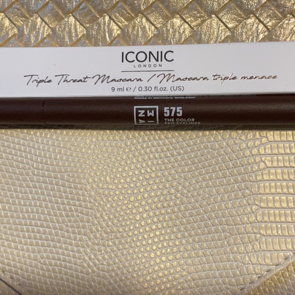 ❌❌SOLD SOLD❌❌Cosmetic bag & eye bundle - Picture 2 of 12